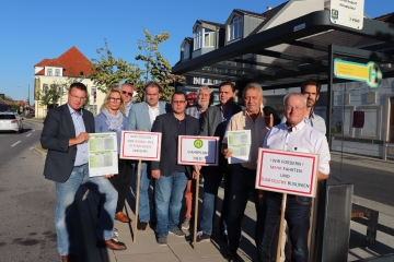 v.l.n.r.: Wolfgang Kocevar (Ebreichsdorf), Natascha Matousek (Oberwaltersdorf), Franz Ehrenhafter (Seibersdorf), Andreas Kollross (Trumau), Thomas Sabbata-Valteiner (Pottendorf), Otto Strauss (Obmann Kleinregion), Martin Ribnicsek (für Bgm. Mitterndorf), Alfred Reinisch (Tattendorf), Hans Trink (Teesdorf), Patrick Wagenhofer (Energiemanager Kleinregion)